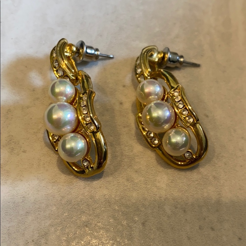 Gold/Pearl Earrings
